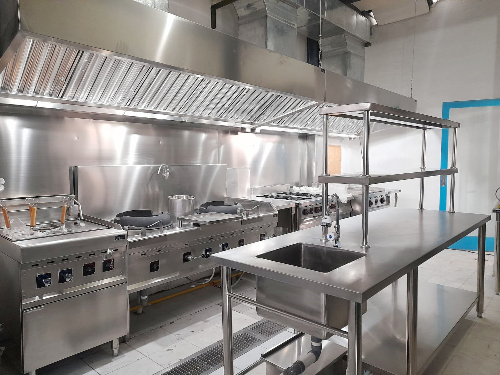 Solusi Peredam Suara & Efisiensi Aliran Udara Fresh Air System Restoran